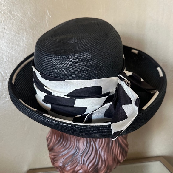 CHIC 1960\'s BLACK STRAW FEDORA WITH TALL CROWN + BLACK/WHITE FABRIC BAND/EDGING main image 11